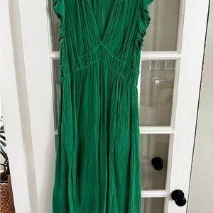 XiRENA Emerald Green Maxi Dress with V-Neck and Ruffle Sleeves
